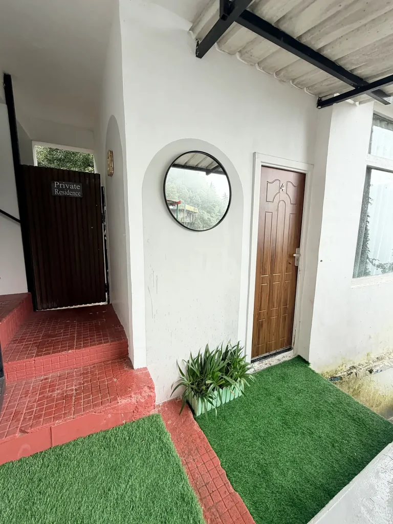 Garden patio and entrance, The Coverpage Boutique Stays, Bataghat, Mussoorie
